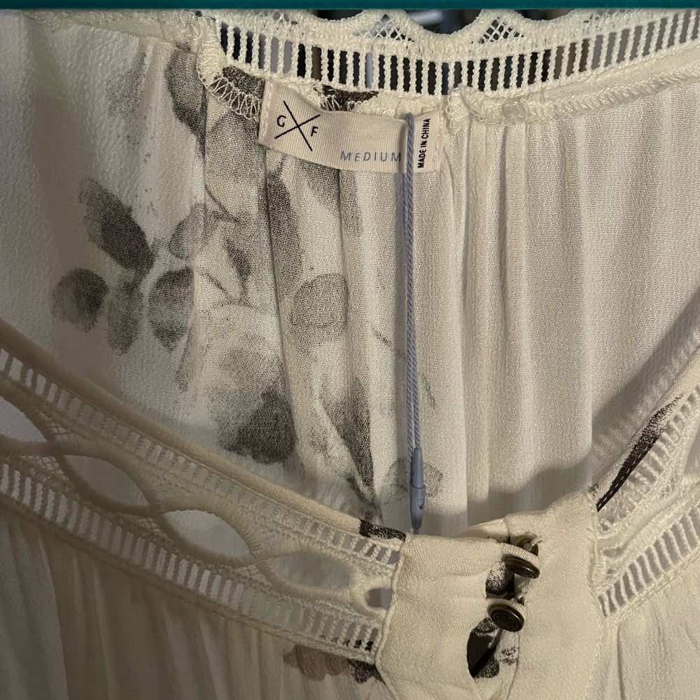 GF Collection Blouse - Picture 2 of 6